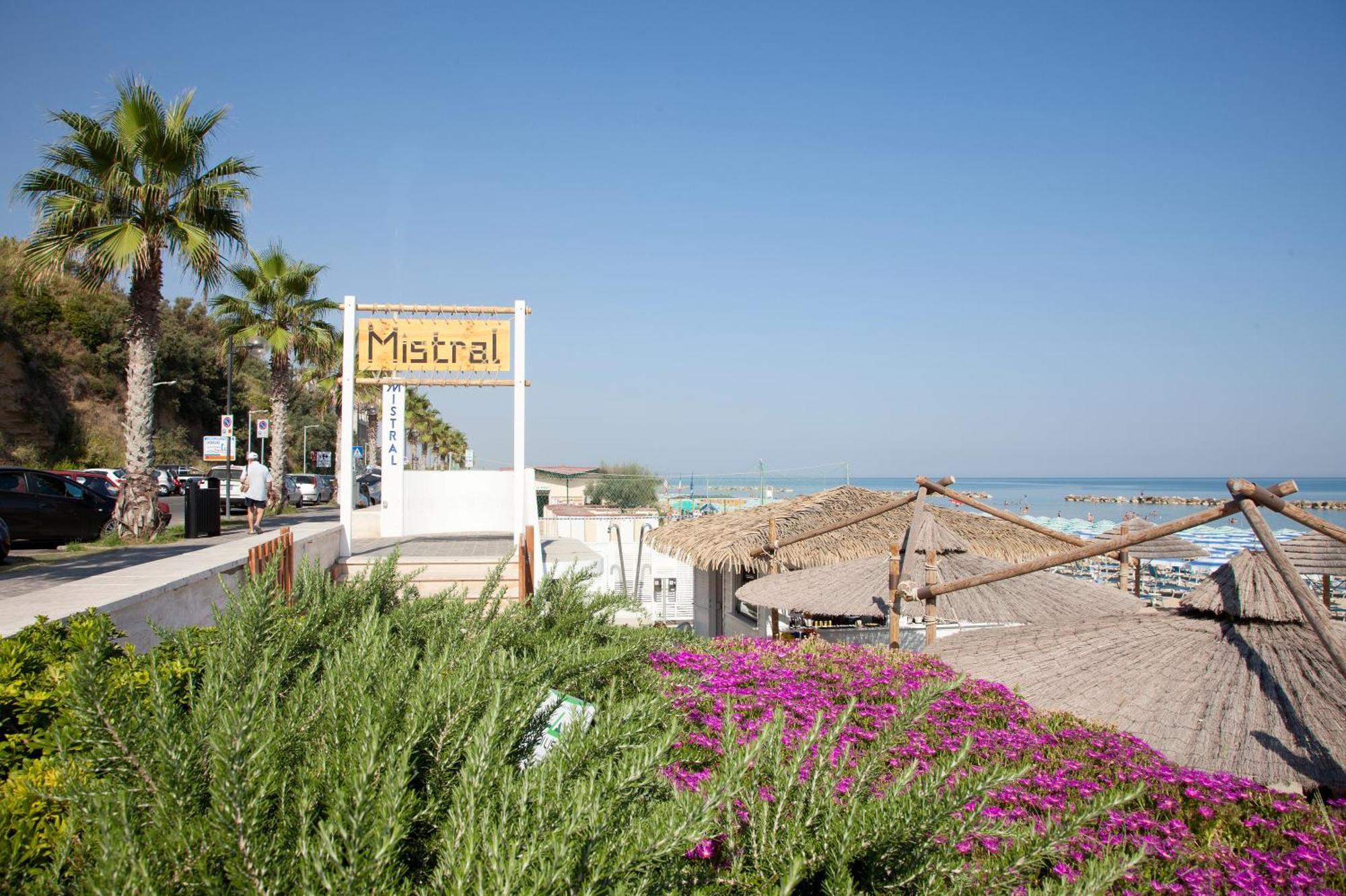 Hotel Mistral Termoli Buitenkant foto