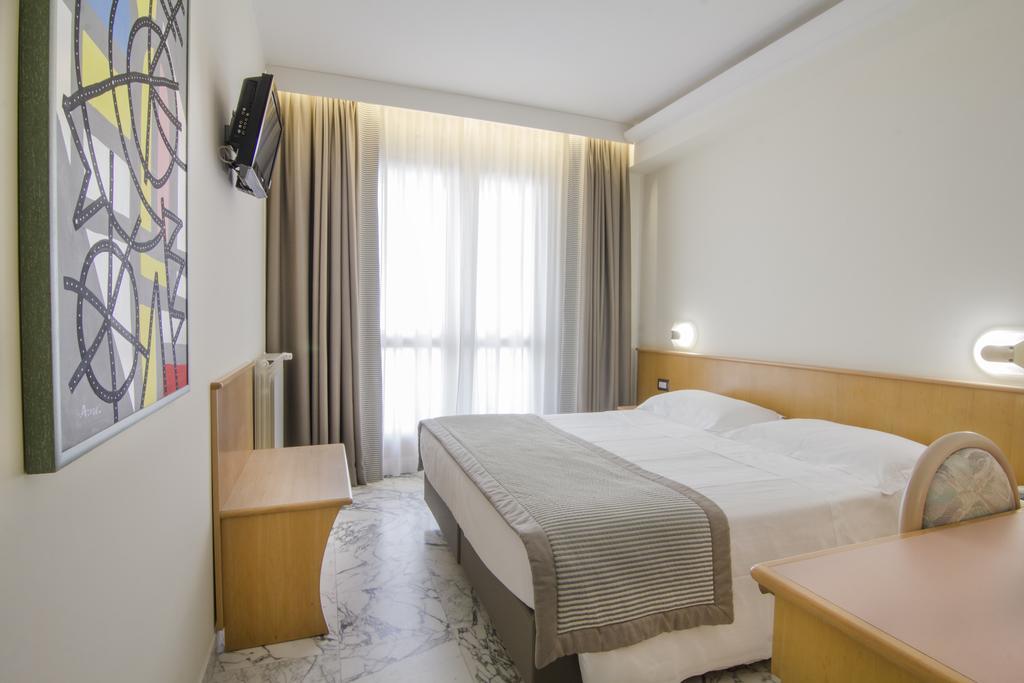 Hotel Mistral Termoli Buitenkant foto