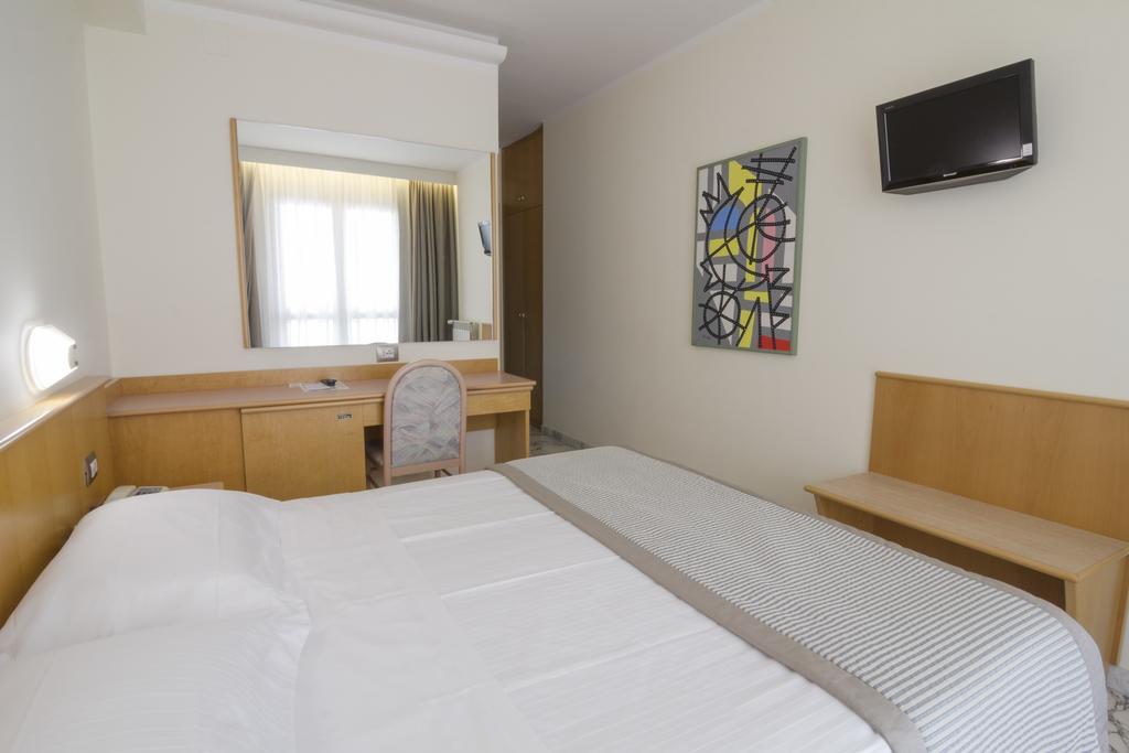 Hotel Mistral Termoli Buitenkant foto